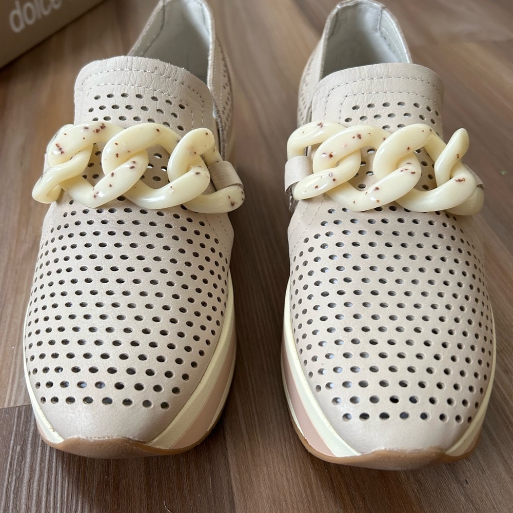 Jhenee Perf Dolce Vita sz 6.5 Ladies NEW shoes! In box. Trendy! Comfy!